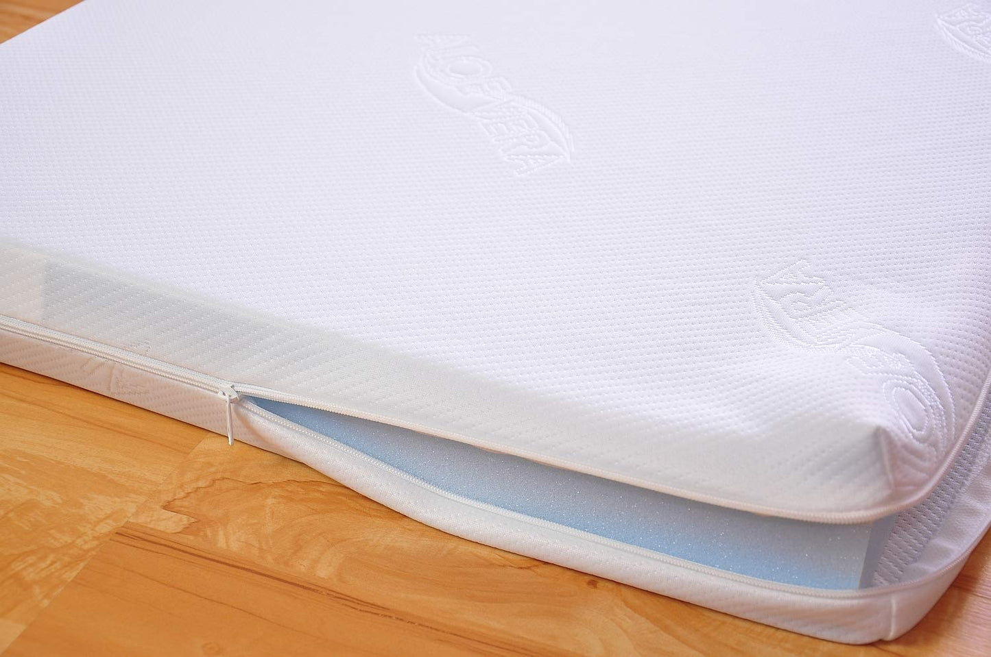 Marsell Baby-Gitterbett mit Schublade und Deckel – Kinderbett mit Aloe-Vera-Schaumstoffmatratze, Zahnschienen, höhenverstellbar, weiß, umbaubar zum Juniorbett