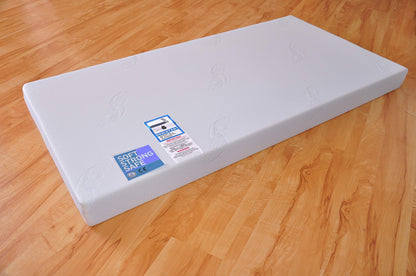 Marsell Baby-Gitterbett mit Schublade und Deckel – Kinderbett mit Aloe-Vera-Schaumstoffmatratze, Zahnschienen, höhenverstellbar, weiß, umbaubar zum Juniorbett